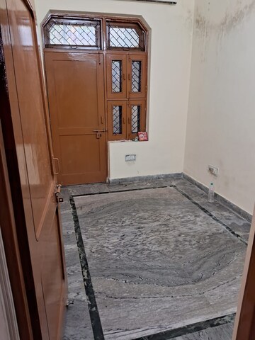 Room in 2 BHK Independent House at Sector 30 – for Rent