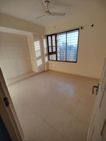 Room in 2 BHK Apartment at Vijay Vatika, Kavesar – for Rent