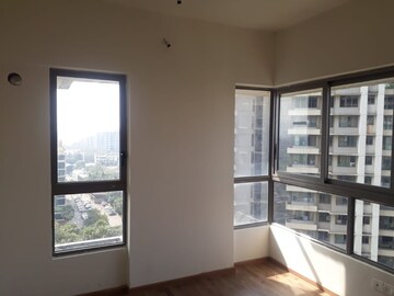 Room in 2 BHK Apartment at The Wadhwa Address Panorama, Ghatkopar West – for Rent
