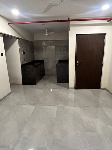 Room in 2.5 BHK Apartment at Platinum Life, Andheri West – for Rent