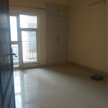 Room in 3 BHK Apartment at Gardenia Golf City, Sector 76 – for Rent