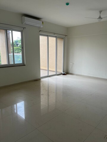 Room in 3 BHK Apartment at Kumar Princetown Royal, Undri – for Rent