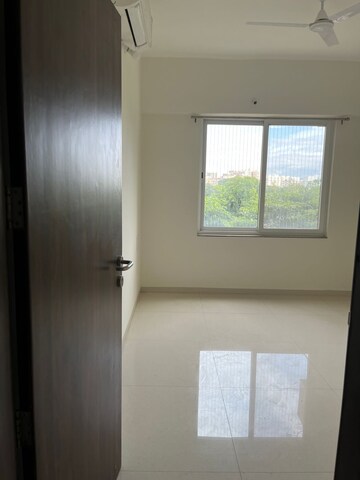 Room in 3 BHK Apartment at Kumar Princetown Royal, Undri – for Rent