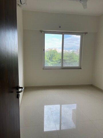 Room in 3 BHK Apartment at Kumar Princetown Royal, Undri – for Rent