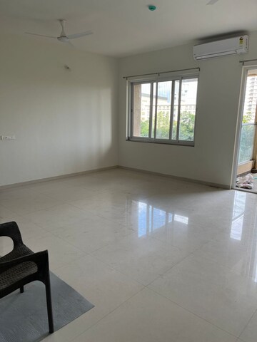 Room in 3 BHK Apartment at Kumar Princetown Royal, Undri – for Rent