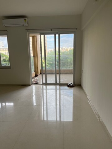 Room in 3 BHK Apartment at Kumar Princetown Royal, Undri – for Rent