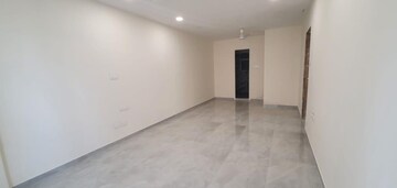 Room in 2.5 BHK Apartment at Platinum Life, Andheri West – for Rent