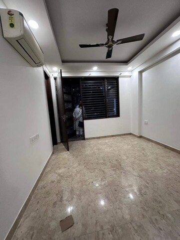 Room in 2 BHK Apartment at Greater Kailash ii – for Rent