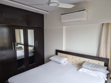 Room in 3 BHK Apartment at Platinum Life, Andheri West – for Rent