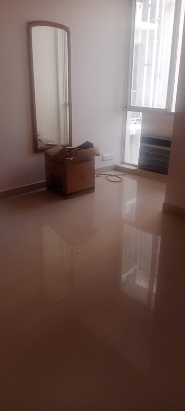 Bathroom in 4 BHK Apartment at DLF The Carlton Estate, Dlf Phase V – for Rent