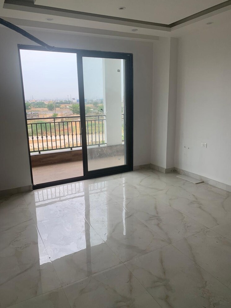 Room, bptp-amstoria 3 Bedroom 250 Sq.Yd. Builder Floor In Sector 102 Gurgaon 7963922