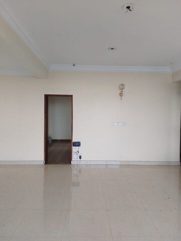 Room in 3 BHK Apartment at DLF Regency Park I, Dlf Phase iv – for Rent