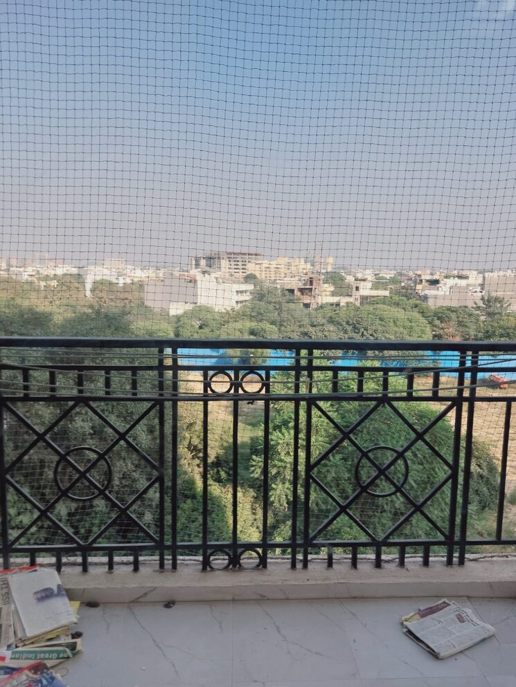 Balcony, dlf-regency-park-i 3 Bedroom 1750 Sq.Ft. Apartment In Dlf Phase iv Gurgaon 7963956