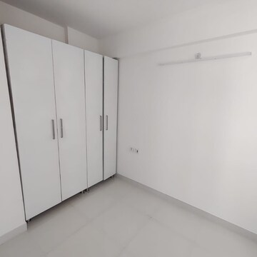 Room in 3 BHK Apartment at South City – for Rent
