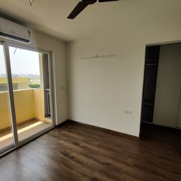 Room in 3 BHK Apartment at South City – for Rent