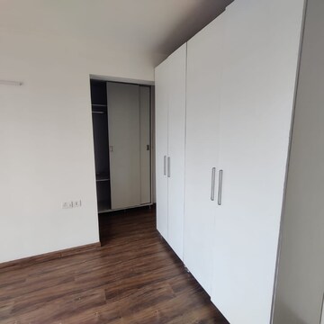 Room in 3 BHK Apartment at South City – for Rent