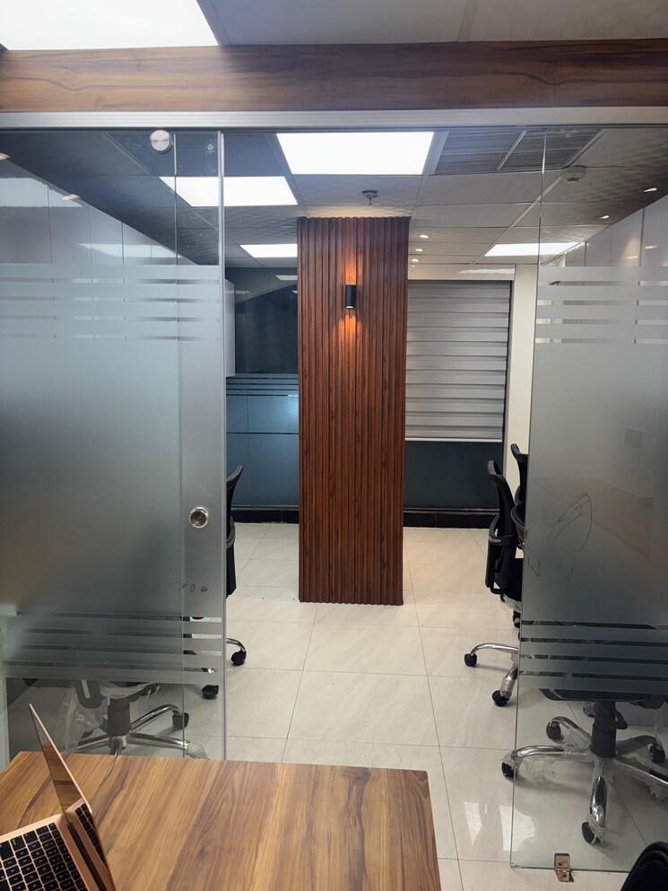 Team Area, netaji subhash place Commercial Office Space 400 Sq.Ft. In Netaji Subhash Place Delhi 7964004