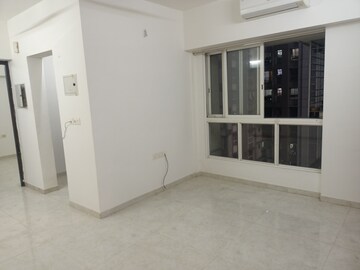 Room in 1 BHK Apartment at Lodha Amara, Kolshet Road – for Rent