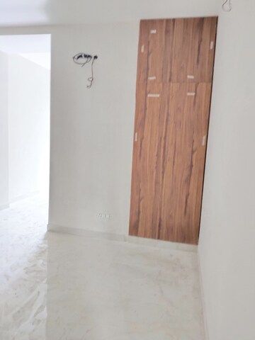 Room in 3 BHK Apartment at Vasant Kunj – for Rent