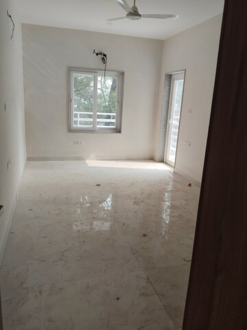 Room in 3 BHK Apartment at Vasant Kunj – for Rent
