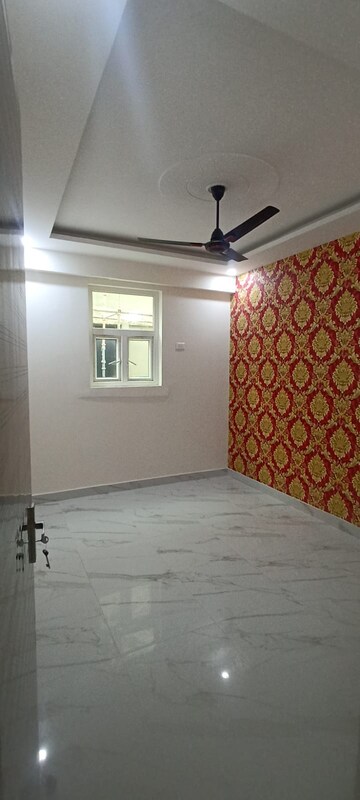 Room in 3 BHK Apartment at Greater Kailash ii – for Rent
