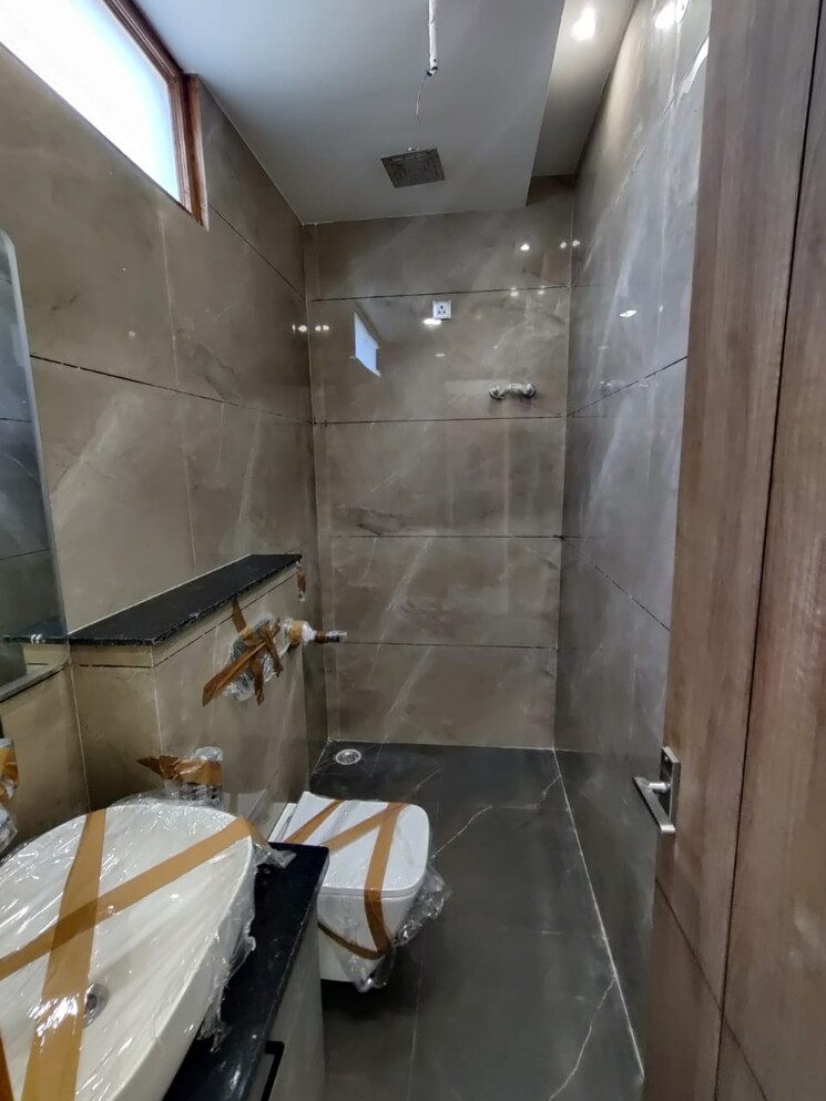 Bathroom, gms road 3 Bedroom 1450 Sq.Ft. Builder Floor In Gms Road Dehradun 7964086