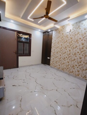 Bedroom in 1 BHK Builder Floor at Acharya Puri CHS, Krishna Colony – for Rent