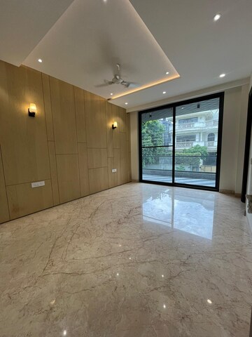 Room in 3 BHK Apartment at Greater Kailash ii – for Rent
