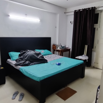 Room in 2 BHK Apartment at Tulip Lemon, Sector 70 – for Rent