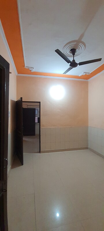 Room in 3.5 BHK Independent House at Sector 7 – for Rent