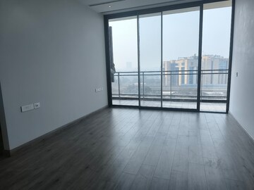Room in 4 BHK Apartment at Suncity Platinum Towers, Sector 28 – for Rent
