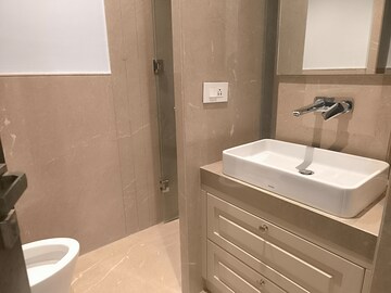 Bathroom in 4 BHK Apartment at Suncity Platinum Towers, Sector 28 – for Rent