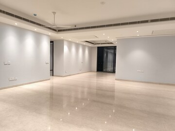 Room in 4 BHK Apartment at Suncity Platinum Towers, Sector 28 – for Rent