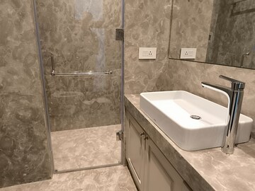 Bathroom in 4 BHK Apartment at Suncity Platinum Towers, Sector 28 – for Rent