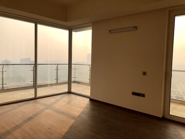 Room in 3 BHK Apartment at Mahindra Luminare, Sector 59 – for Rent