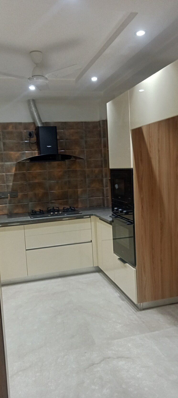 Kitchen, sarvodya enclave 3 Bedroom 200 Sq.Yd. Builder Floor In Sarvodya Enclave Delhi 7964352