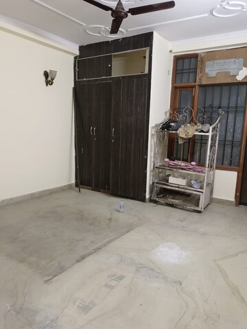 Room in 2 BHK Builder Floor at Safdarjang Enclave – for Rent