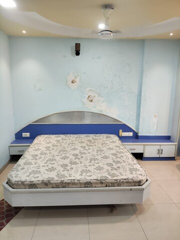 Master Bedroom in 4 BHK Apartment at Seawoods – for Rent