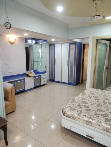 Room in 4 BHK Apartment at Seawoods – for Rent