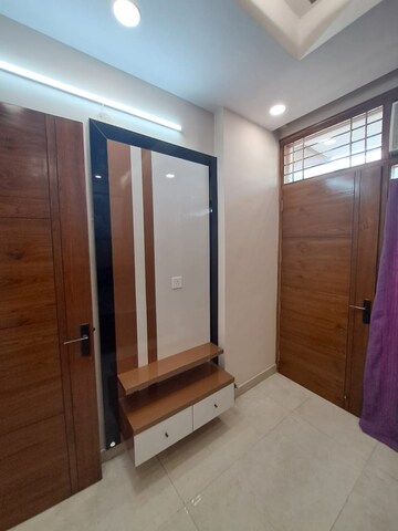 Room in 3 BHK Builder Floor at Shakti Khand iv – for Rent
