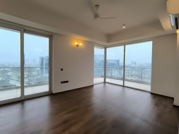 Room in 4 BHK Apartment at Mahindra Luminare, Sector 59 – for Rent