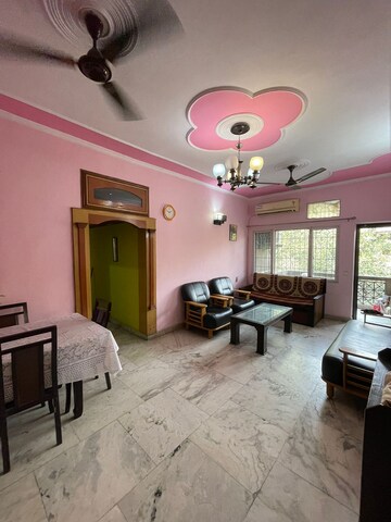 Living Room in 2 BHK Apartment at Bana Enclave, Shipra Suncity – for Rent