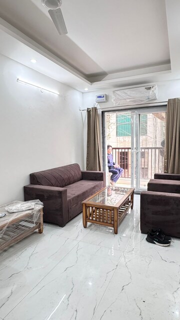 Living Room in 1 BHK Builder Floor at Ansal Sushant Lok I, Sector 43 – for Rent