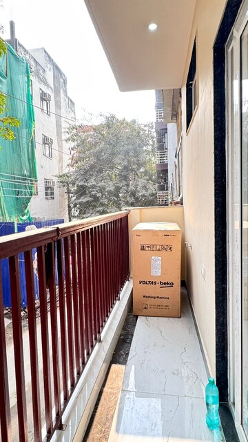 Balcony in 1 BHK Builder Floor at Ansal Sushant Lok I, Sector 43 – for Rent