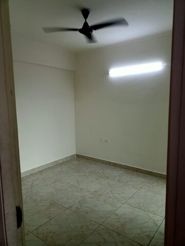 Room in 2 BHK Apartment at Gaurs Siddhartham, Siddharth Vihar – for Rent