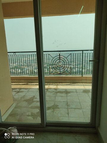 Room in 2 BHK Apartment at Gaurs Siddhartham, Siddharth Vihar – for Rent