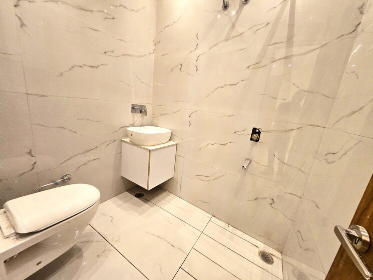 Bathroom, peer mucchalla 3 Bedroom 1200 Sq.Ft. Apartment In Peer Mucchalla Zirakpur 7964452