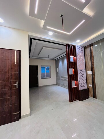 Room in 5 BHK Independent House at Gomti Nagar – for Sale