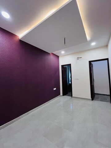 Room in 5 BHK Independent House at Gomti Nagar – for Sale