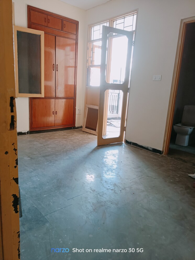 Room, ip extension 3 Bedroom 1250 Sq.Ft. Apartment In Ip Extension Delhi 7964540